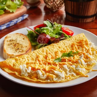 Omelette Bacon Cheddar Arugula